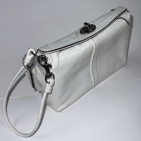 New Without Tag Coach White Patent Leather Wristlet - Picture 1 of 4